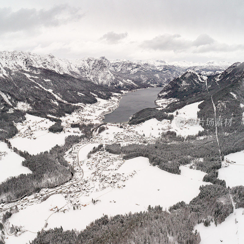 Lake Grundlsee, Arial Winter Panorama，奥地利